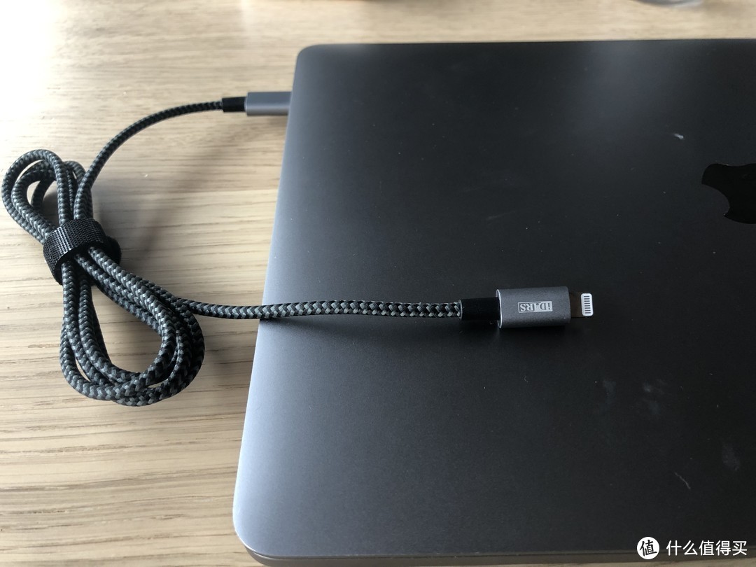 抛弃phone自带充电器充电，来试试更快的充电方式1--iDARS USB-C To Lightning MFi认证编织快充线体验