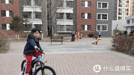 九号儿童自行车双碟刹设计+减震前叉+贴心防护！让孩子畅快骑行！