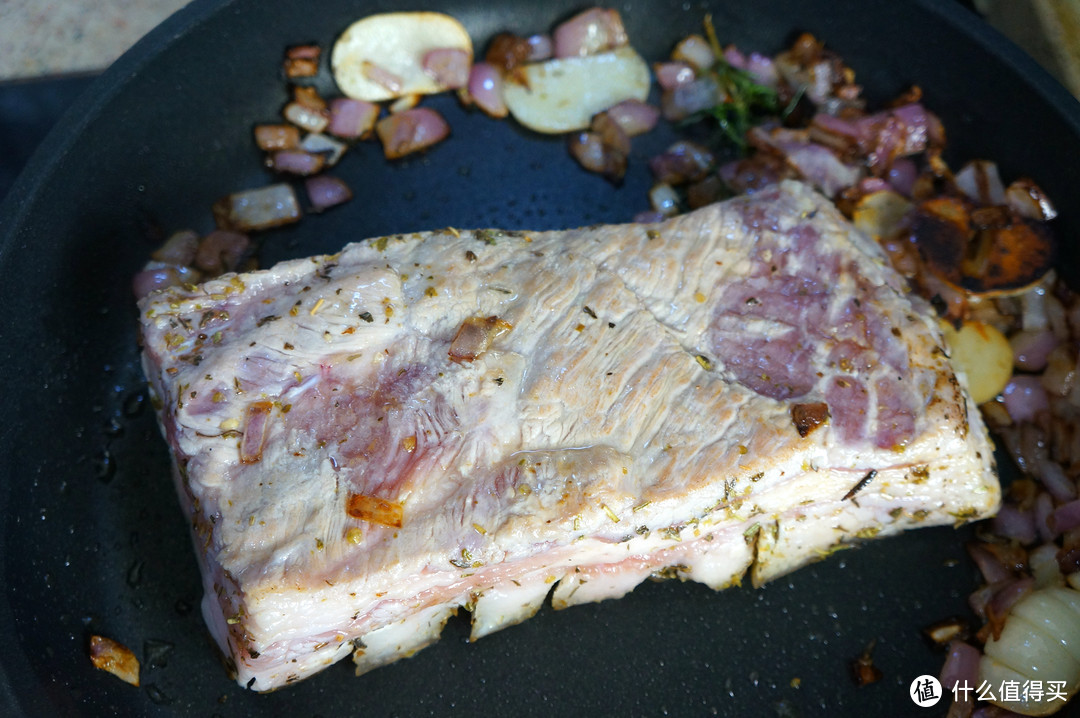 周末在家做大菜：大口吃🐖肉！香喷喷的“脆皮烤五花肉”  - 烤箱食谱