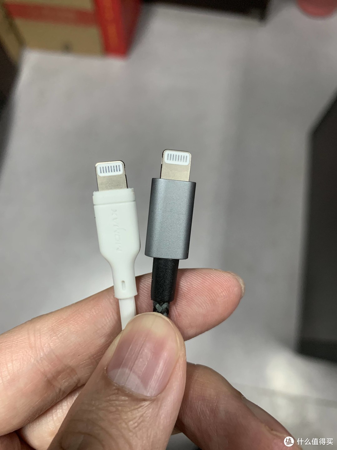 港台之争：iDARS USB-C To Lightning MFi认证编织快充线与目前最便宜MOMAX C2L数据线粗旷对比