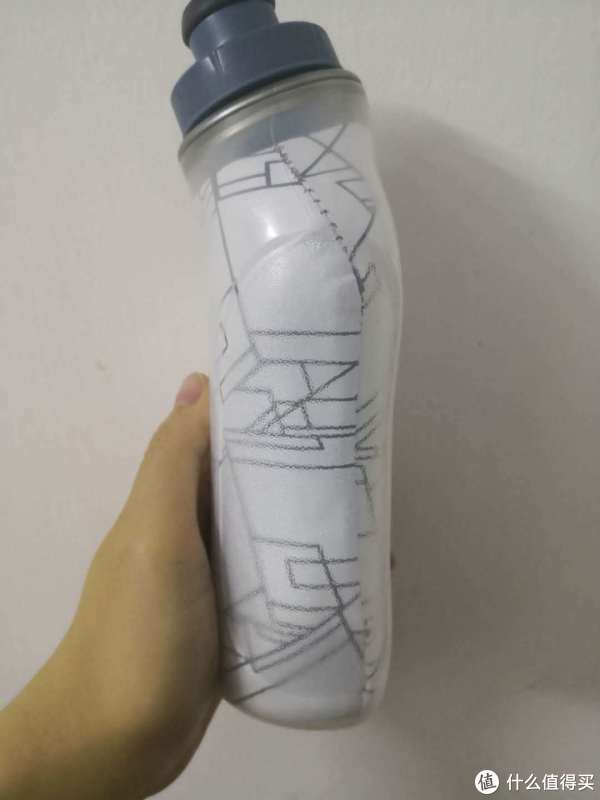 侧面来一张，外面这一层白色的部分，是隔热材料。