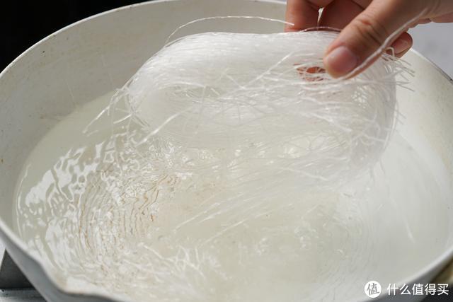 天热就馋这碗粉，爽口开胃又解腻，附上万能凉拌汁的做法