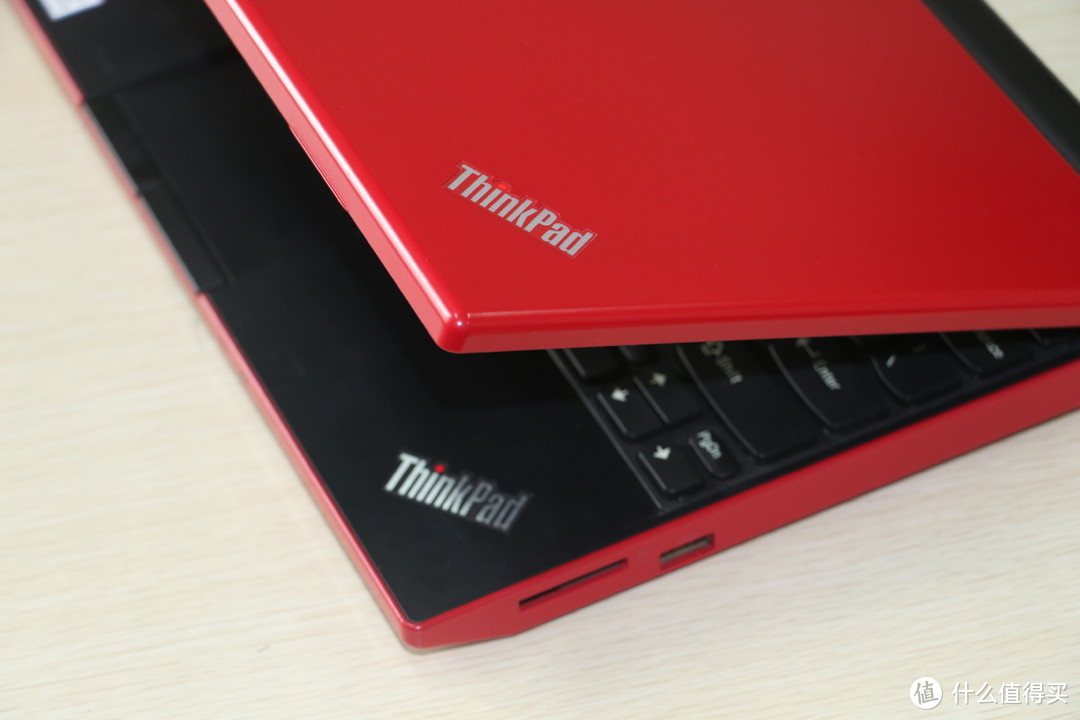 首次使用彩色外壳的ThinkPad