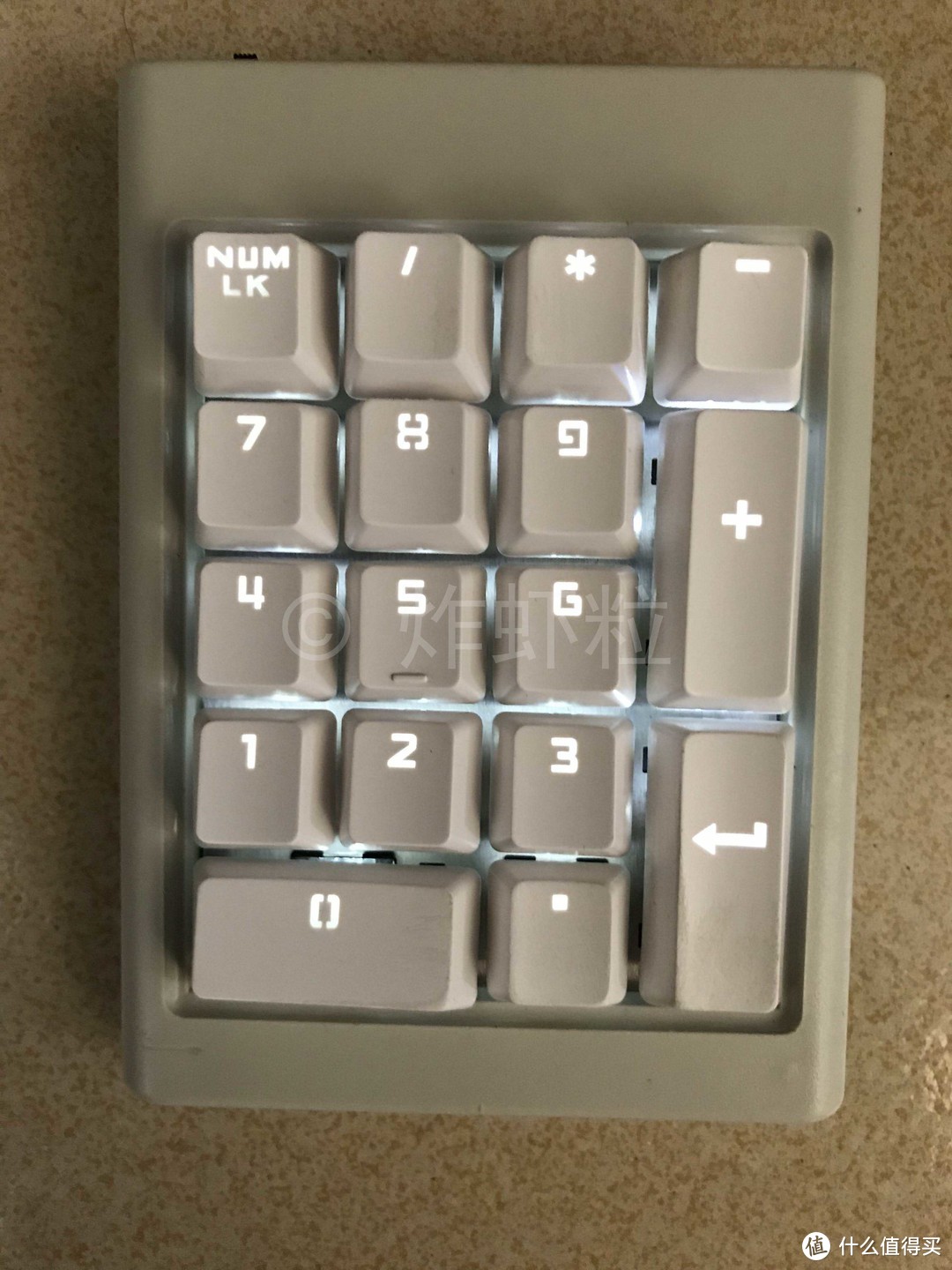 DIY复古优联小键盘：热插拔、C口充电、触摸调光，你想要的都有