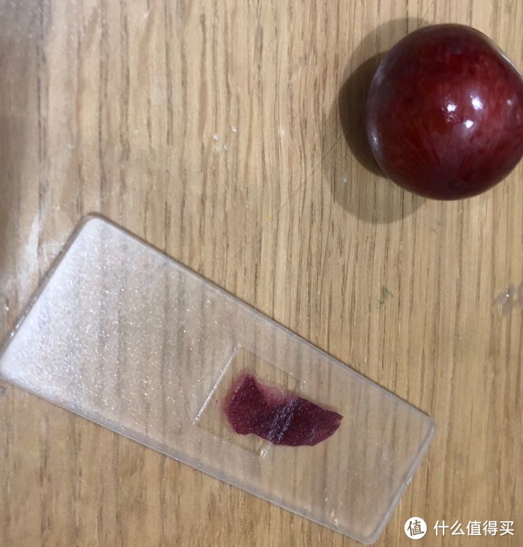 塑料的载玻片只有中间透明可以用，四周是磨砂塑料