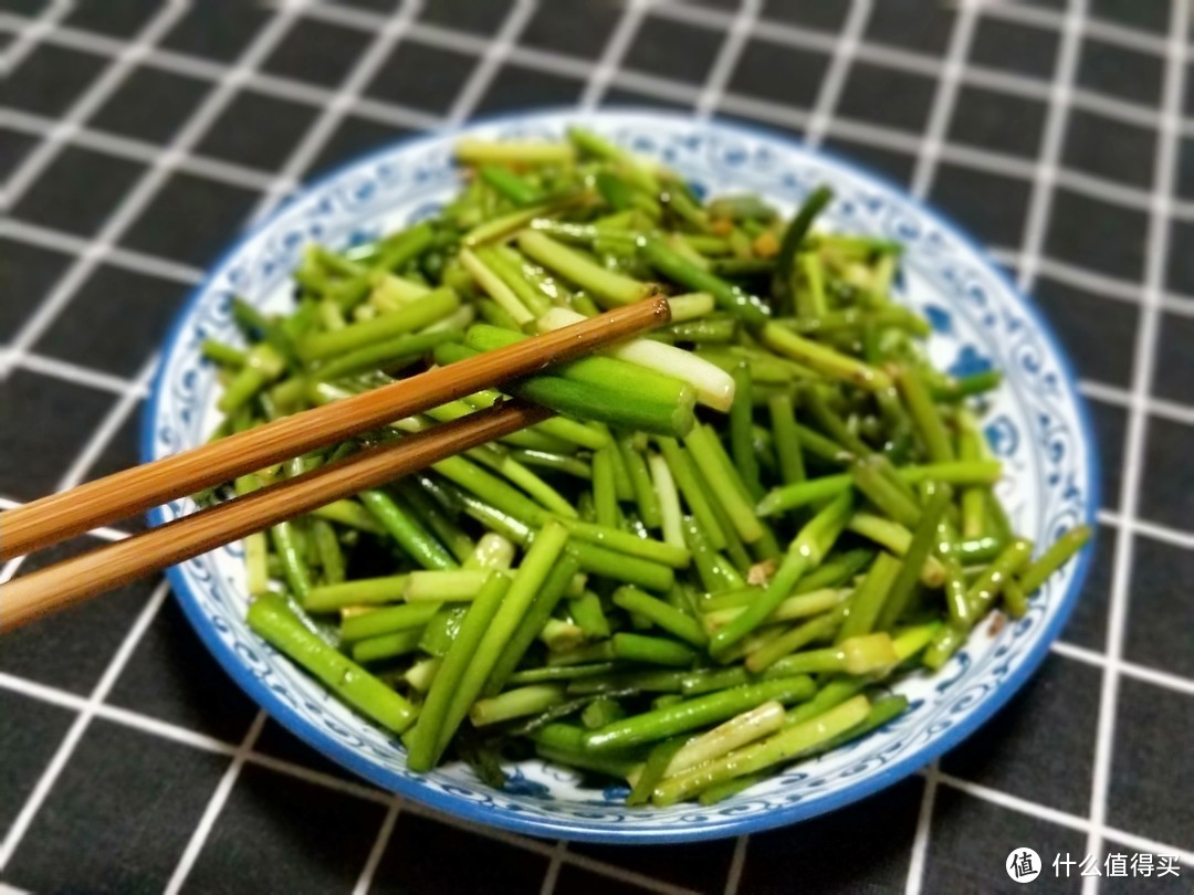 葱油饼清炒蒜苔统统搞定：TOKIT智能热敏炉青春版不仅火力猛，而且用途广