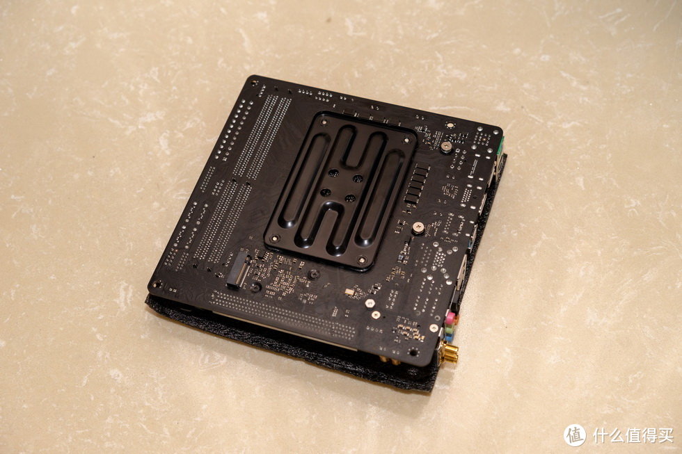 低调黑灰小板——华擎B450 ITX/ac主板开箱小评