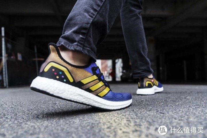 漫威粉丝俱乐部:adidas AM4推出灭霸&惊奇队长新款跑鞋