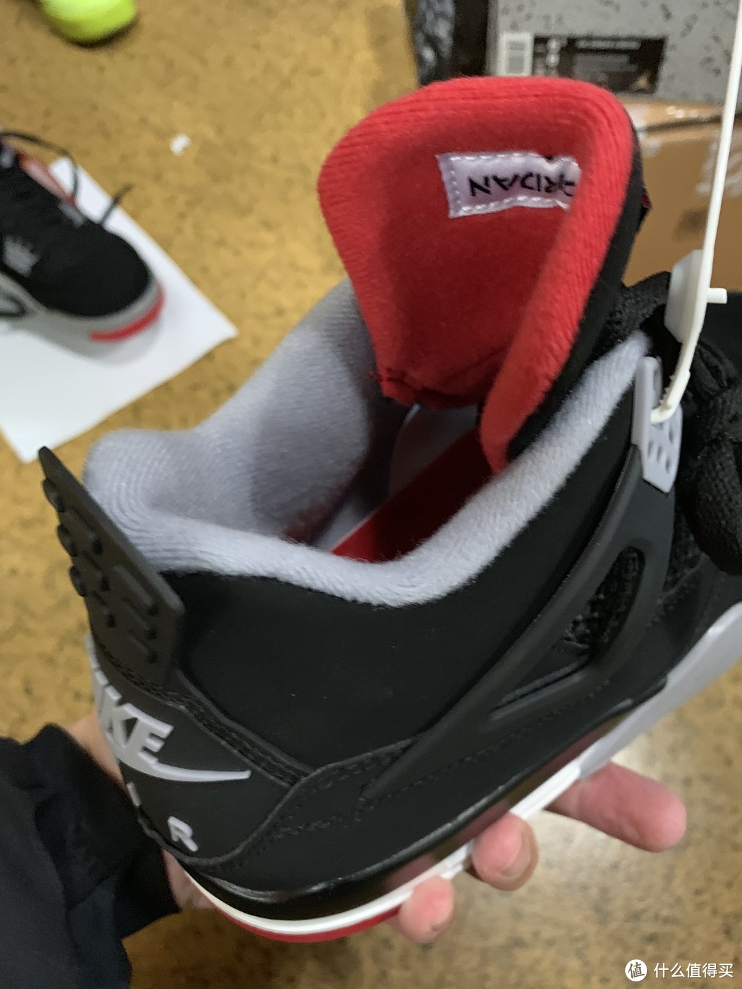 刮刮乐突袭，经典的 OG 配色 ， 今天我被黑红了 Air Jordan 4 Bred