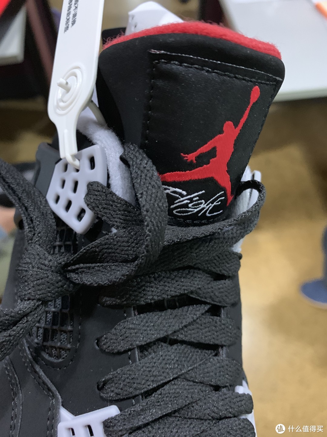 刮刮乐突袭，经典的 OG 配色 ， 今天我被黑红了 Air Jordan 4 Bred