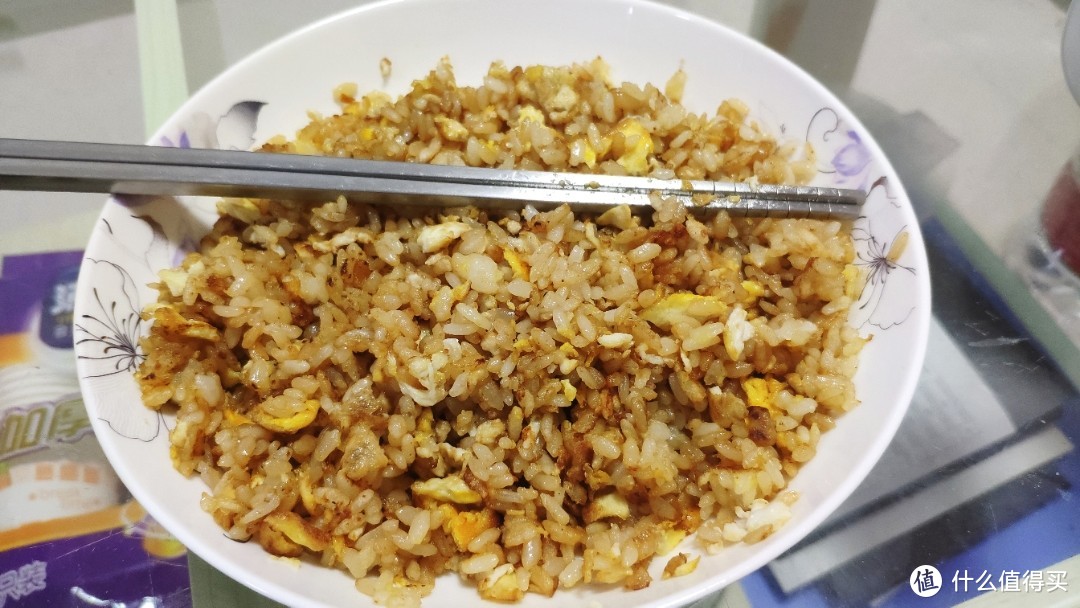 一碗豪华腊肠炒火腿肠炒咸鸭蛋炒蛋炒饭