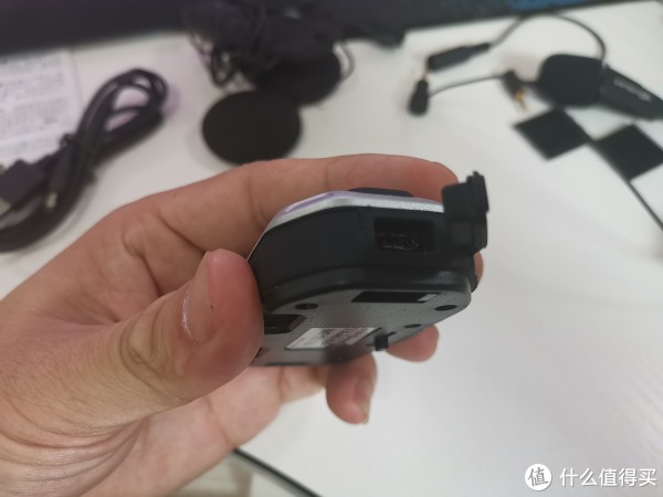 还有就是这个充电塞用多了容易掉