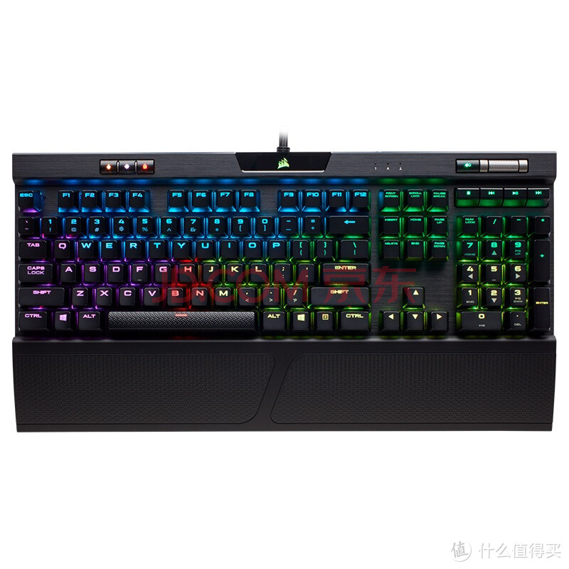 贼船的K70 RGB，当时我已经入手了MK750了，但是还是抵不住独占银轴的诱惑，加上800的价钱，还要什么手呢买买买。不过很多人反映K70的质量不咋地，还是推荐京东购入，不过好像没有好价