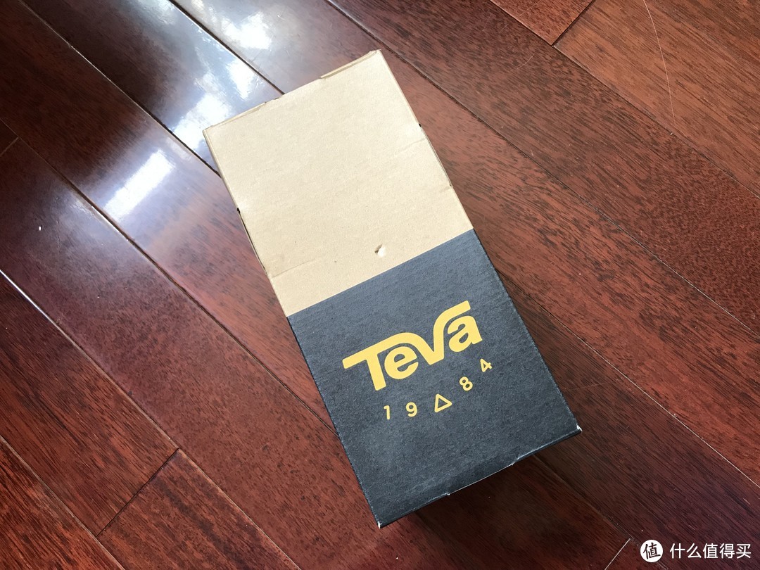 中亚退出传闻下抢到的Teva Universal Slide女式户外凉鞋