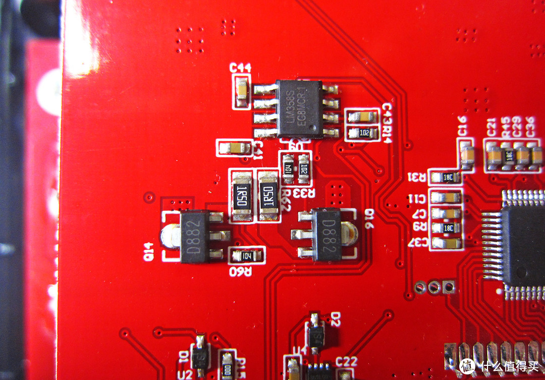 快速充电 显示全面—XTAR VC4S充电器