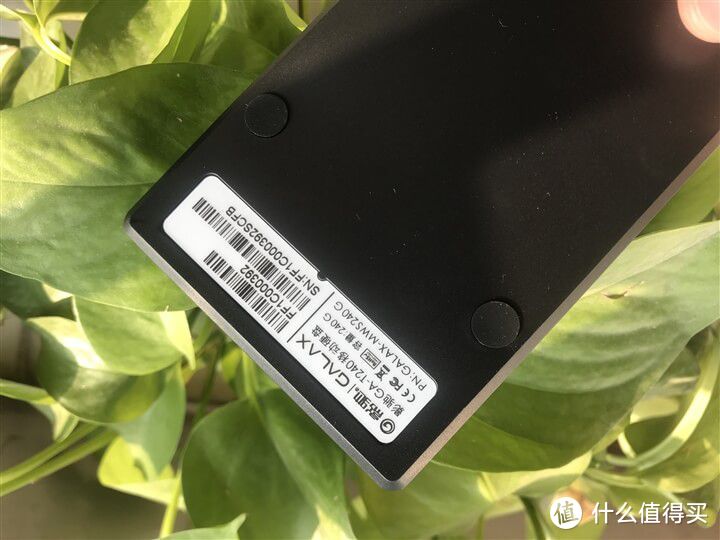 颜值与性能并存  影驰GA-T240移动SSD开箱测评