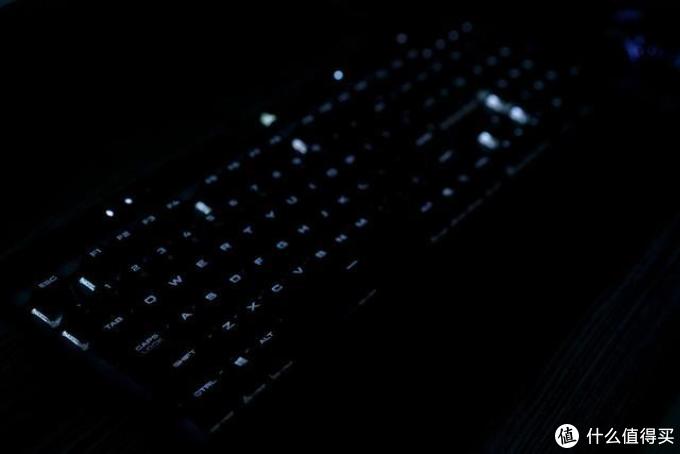 旗舰级银轴机械键盘,这千元“贼船”你会上吗?