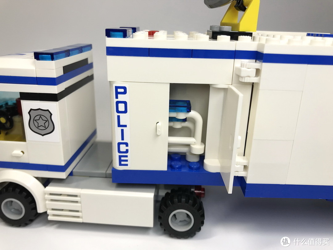 白色“擎天柱”：LEGO 乐高 CITY 城市系列 60044 流动警署