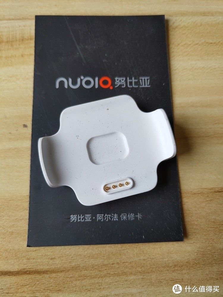 上手体验不一样的智能手机，努比亚α开创手机产品新形态！