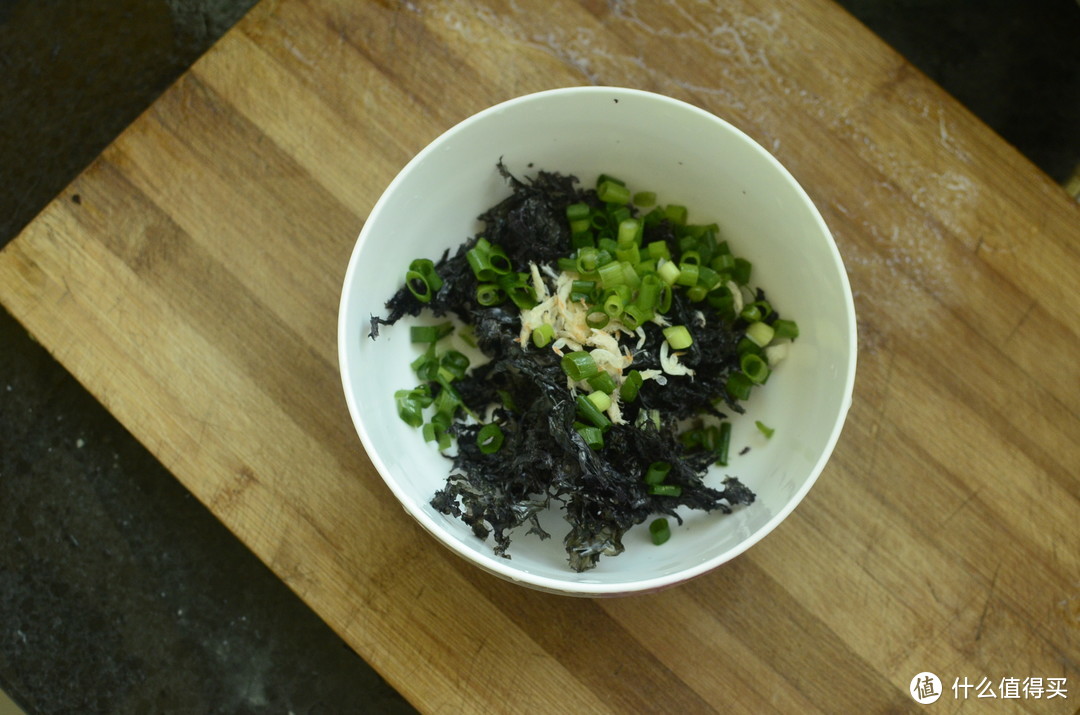 或者加点紫菜，虾米，葱花再加点饺子汤