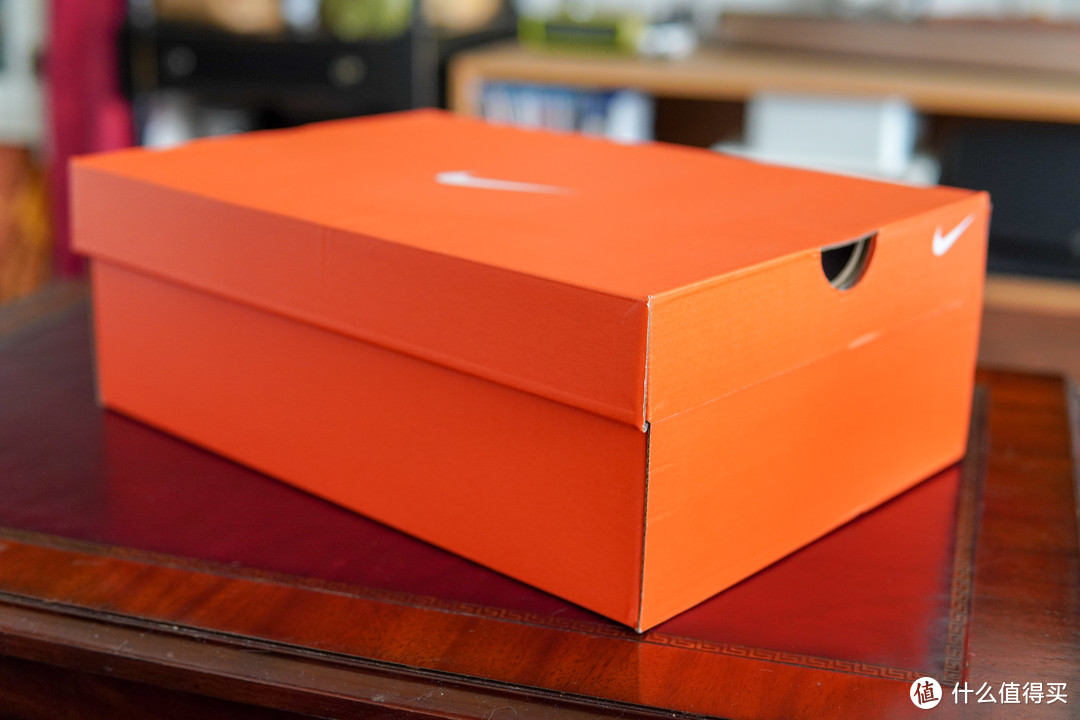 对这个包装还是放心的专用的盒子本以为这个骚气配色会有专属的鞋盒