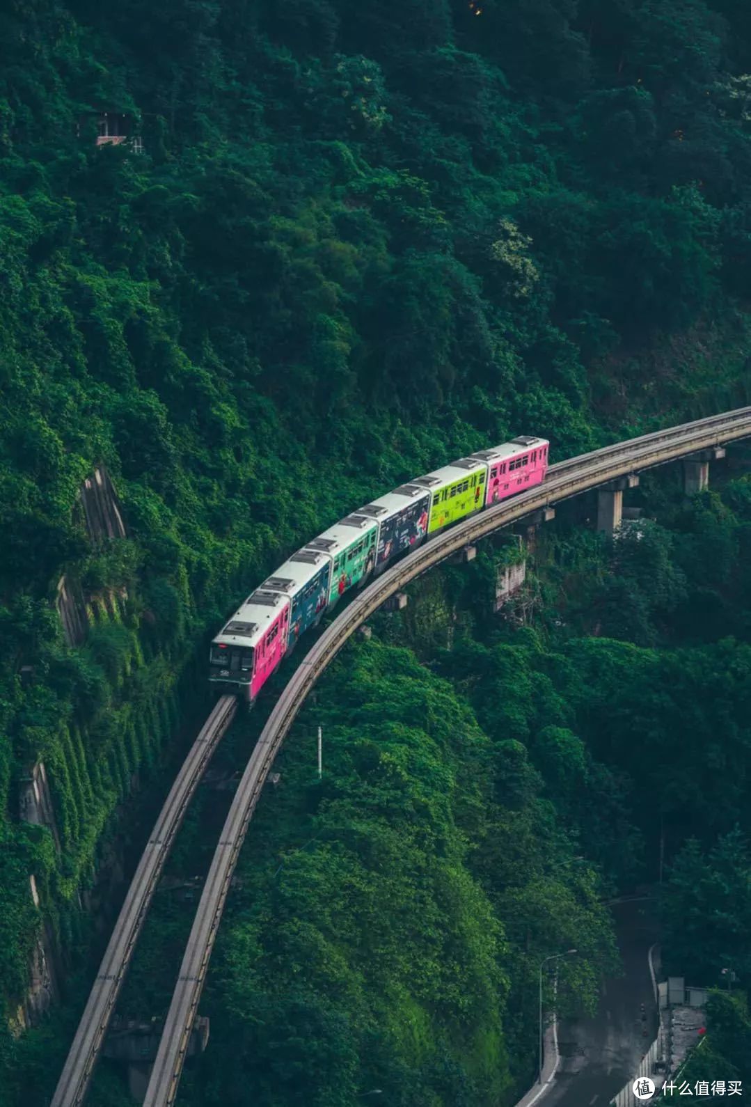 火锅只是它美食界的冰山一角，酣畅淋漓地吃上一天才是去重庆旅行的正确打开方式