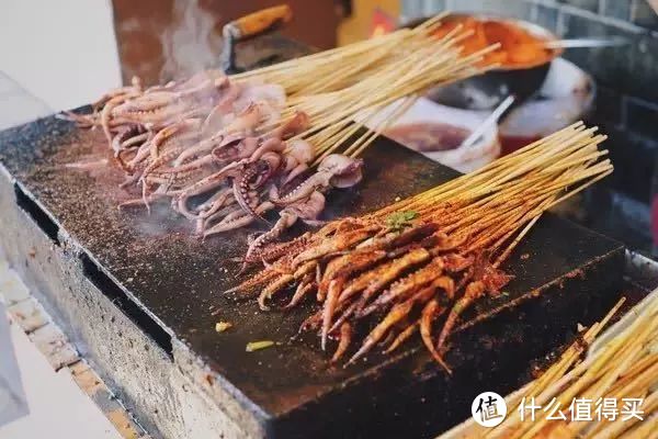 火锅只是它美食界的冰山一角，酣畅淋漓地吃上一天才是去重庆旅行的正确打开方式