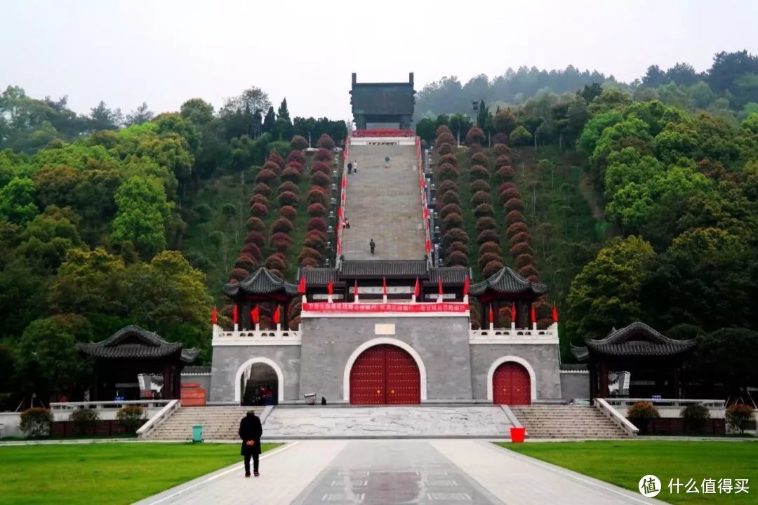 南岳衡山：秀中蕴奥，御山而飞