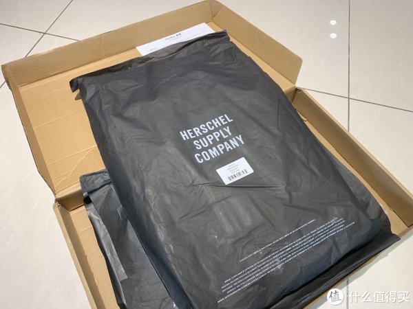 包装有点灰尘