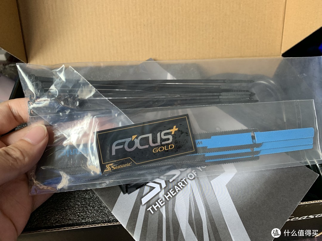 海韵Focus+ FX550金牌电源简单开箱