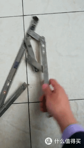 （劣质五金断裂；）