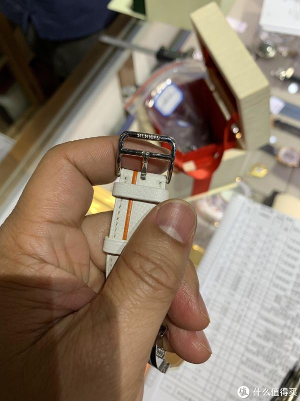 针扣印记，显眼的hermes
