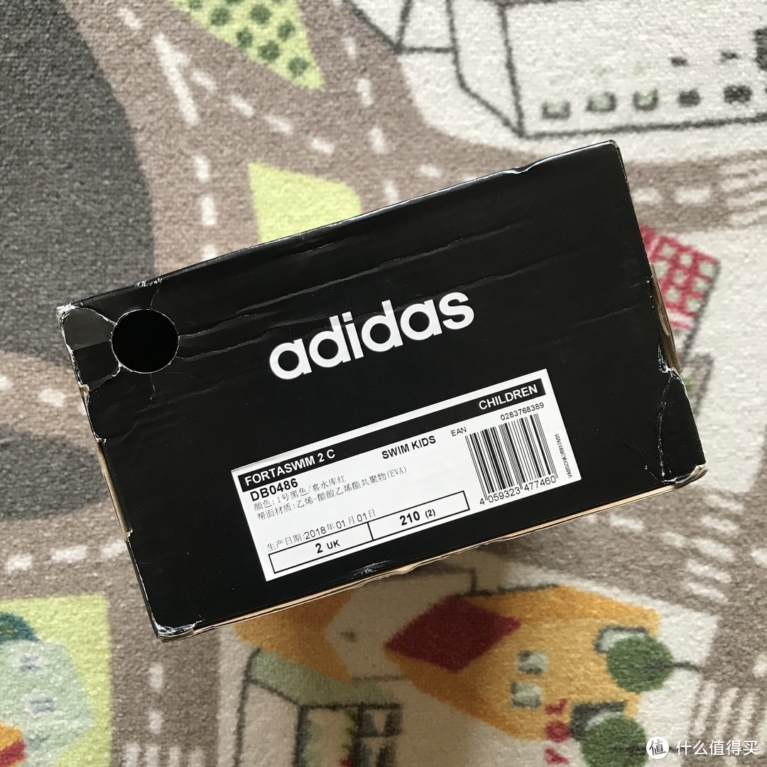 只有100克的Adidas FORTASWIM 2 C儿童凉鞋