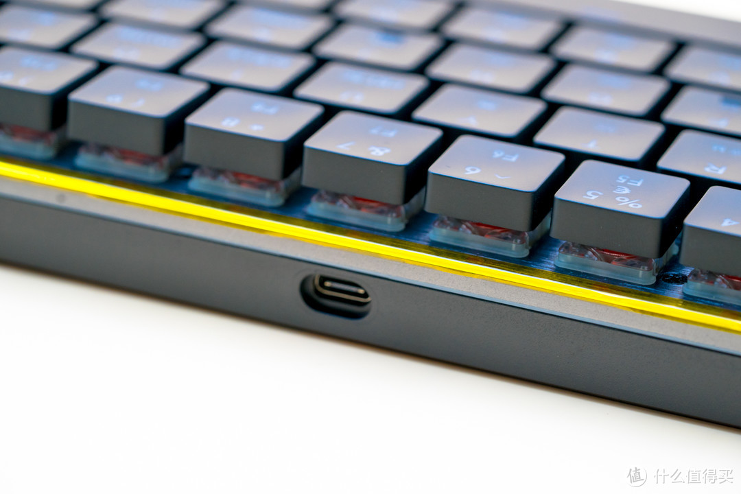后机械键盘时代可以装进口袋的红樱桃——酷冷至尊 SK621 Cherry MX矮轴RGB机械键盘测评