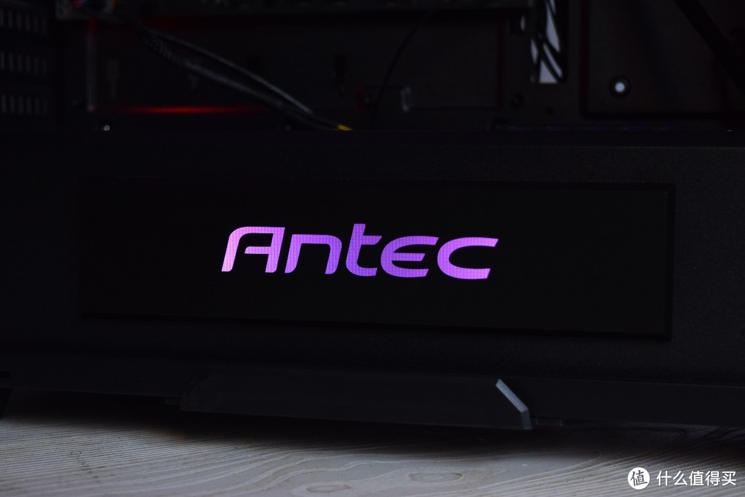 机箱终结篇-预留光驱位、自带RGB控制器、可安装360水冷的安钛克(Antec)龙焰机箱