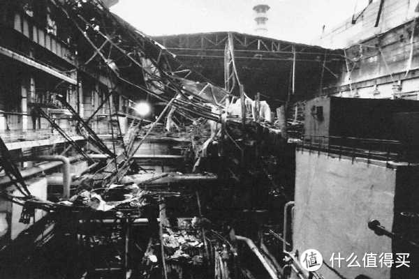 1991年第二次爆炸后的2号反应堆内部 图片来源于网络