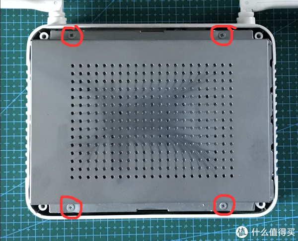 先拆这4个螺丝