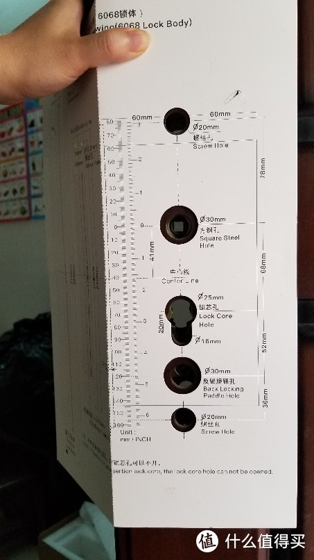 用开孔模板比划一下，还好不用开孔扩孔