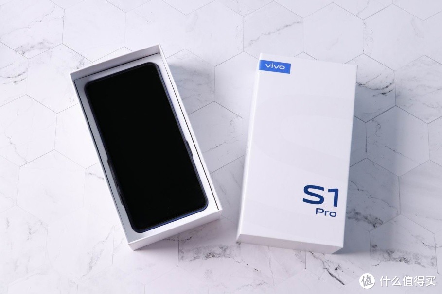 表白“女神”的礼物，vivo S1 Pro或许是一个好选择