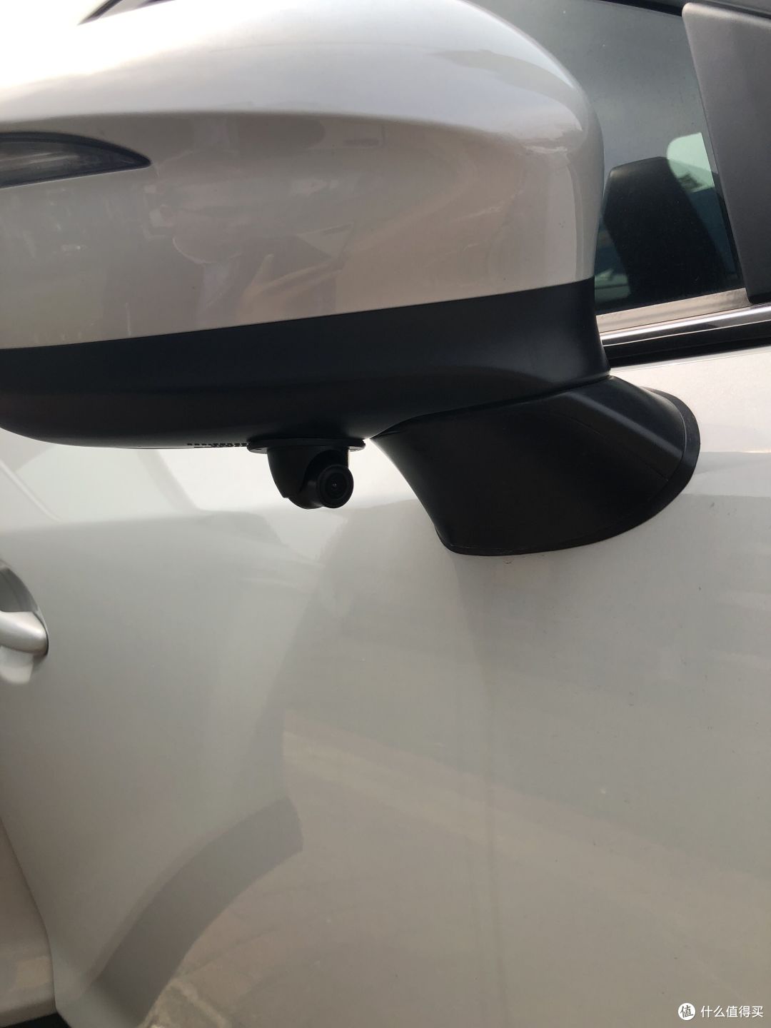 安装凯路德t98流媒体后视镜行车记录仪1080p无光夜视很清晰