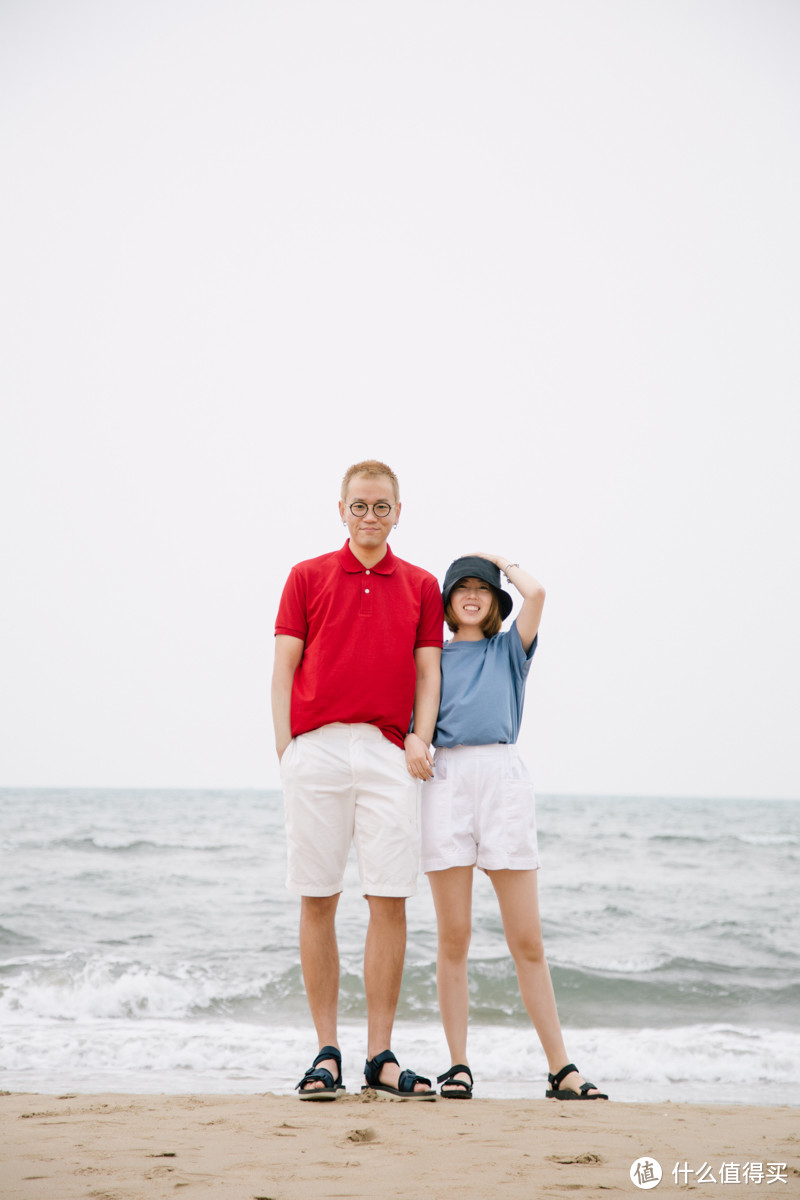 他们在北中国最美的海边, 把优衣库夏日系列穿出了爱的味道