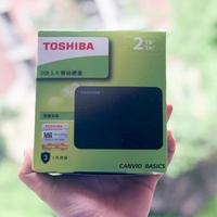 东芝 Q300 固态硬盘外观展示(主体|数据线|接口)