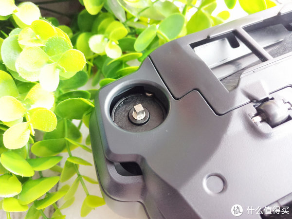 伊莱克斯PUREi9智能机器人吸尘器，开启优雅的清洁模式