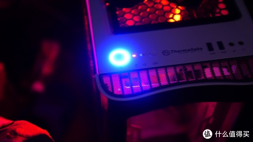 炫酷的灯厂机箱——Tt挑战者H3电脑机箱
