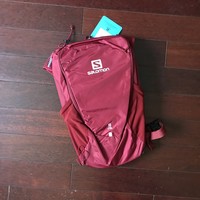 Salomon TRAILBLAZER 10 休闲旅行双肩背包外观展示(拉链|网兜|肩带|腰带|暗袋)