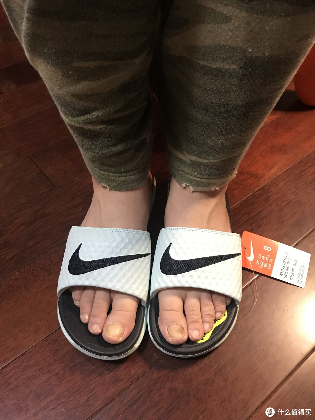 应季Tiffany配色的NIKE BENASSI SOLARSOFT拖鞋