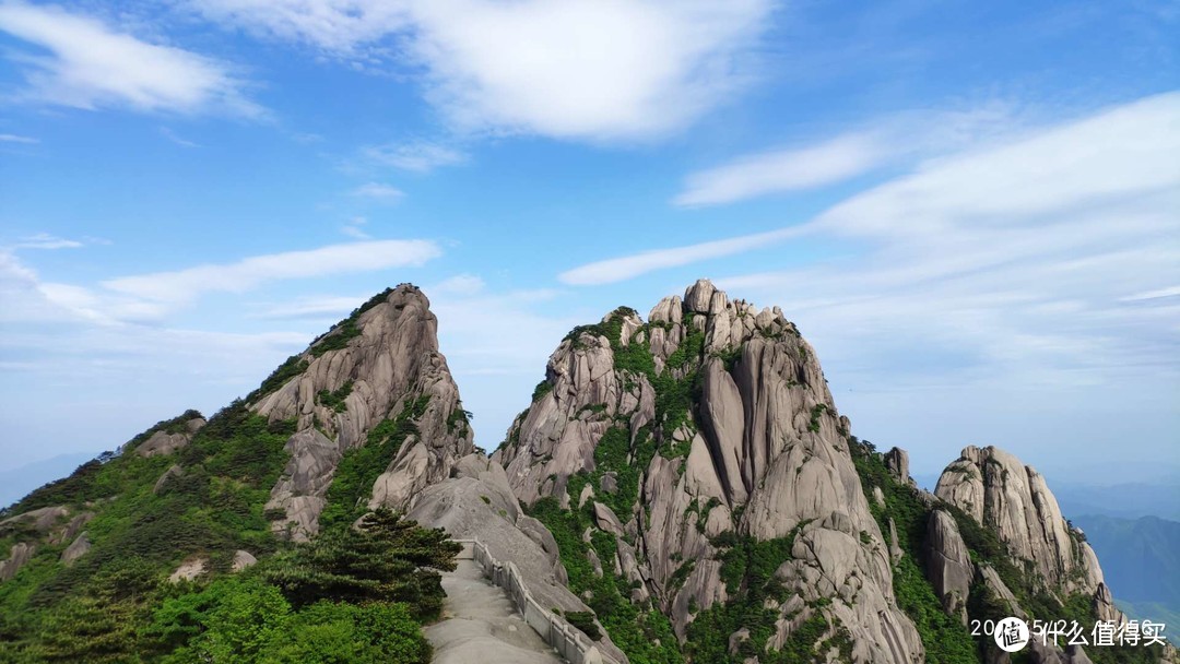 鳌鱼峰远观莲花峰