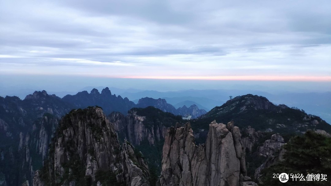 群峰顶偶遇晚霞