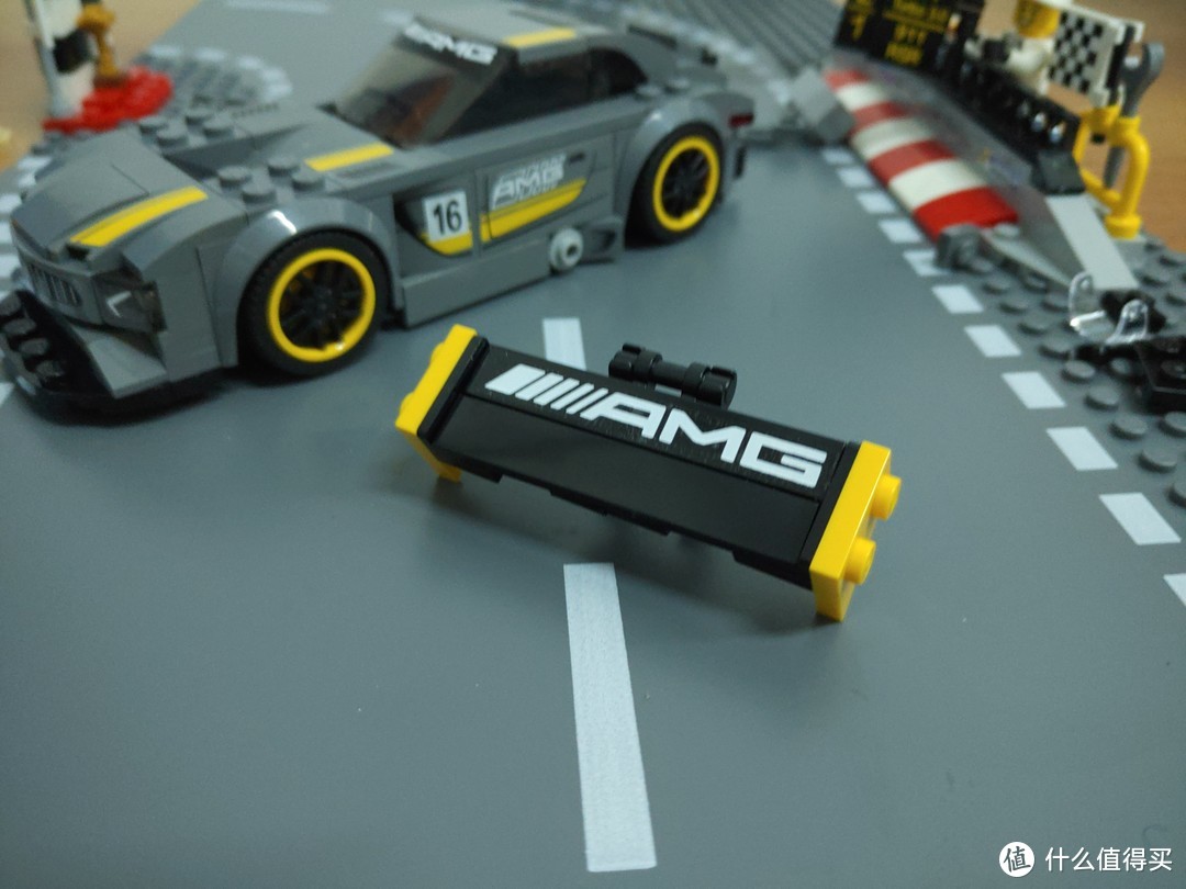 目前唯一一辆乐高AMG跑车——LEGO 乐高 超级赛车系列 75877 梅赛德斯AMG GT3