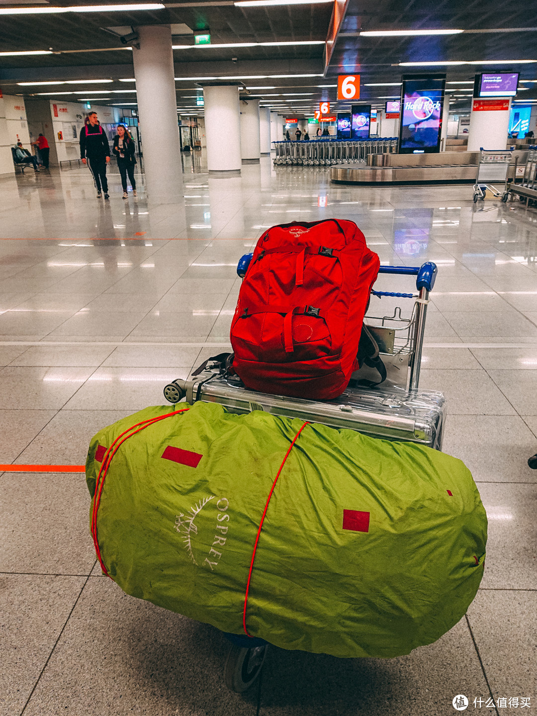 3件超级大件行李+背包里面是相机镜头电脑～